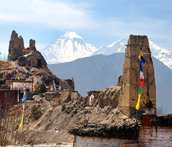 Jhong Dorf und Mount Dhaulagiri — Stockfoto