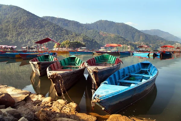 Bobats on Phewa lake in Pokhara town — Stock Photo, Image