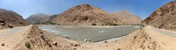 Panj Nehri, Pamir Dağları ve Pamir Otoyolu. — Stok fotoğraf