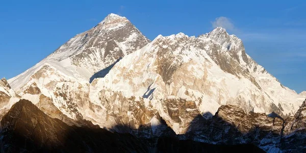 Эверест и Лхоцзе — стоковое фото
