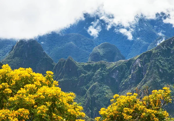 Machu Picchu Inca Town sett från början av Salkantay Trek — Stockfoto