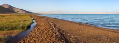 Tacikistan'da Karakul gölü ve Pamir serisi