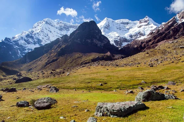 Ausangate trek, peruanische andenlandschaft — Stockfoto