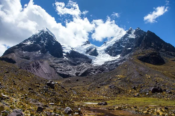 Ausangate trek, Peruvian Andes landscape — ストック写真