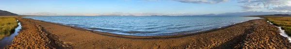 Karakul lake and Pamir range in Tajikistan — Stock Photo, Image