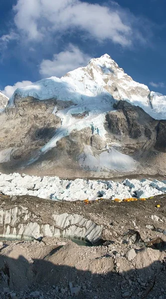 Camp de base du mont Everest et glacier Khumbu — Photo
