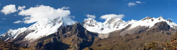 Monte Saksarayuq, Cordillera de los Andes, Trek Choquequirao — Foto de Stock