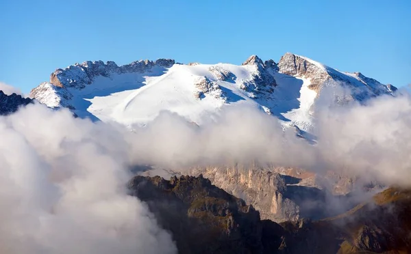 Мармолада, самая высокая гора Доломитовых гор — стоковое фото