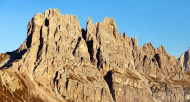 Cima Ambrizzola ve Croda da Lago