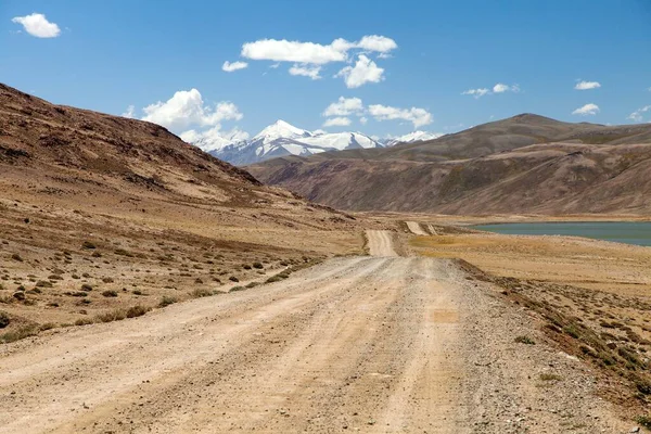 Pamir carretera o Pamirskij trakt carretera en Tayikistán —  Fotos de Stock