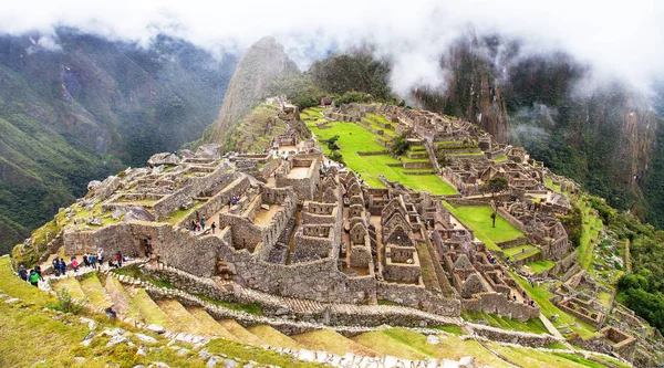 Machu picchu, Panoramablick auf die peruanische Inkastadt — Stockfoto