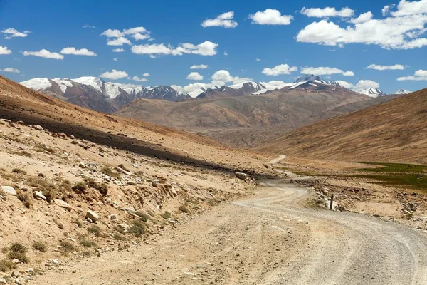 Pamir carretera o Pamirskij trakt carretera en Tayikistán —  Fotos de Stock