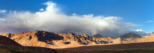 Zona montuosa del Pamir in Tagikistan — Foto Stock