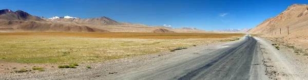 Silnice Pamir nebo pamirskij trakt, pohoří Pamir — Stock fotografie