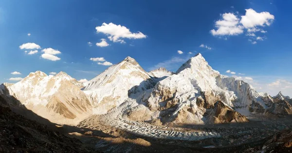 Panoramatický pohled na mount everest, lhotse a nuptse — Stock fotografie