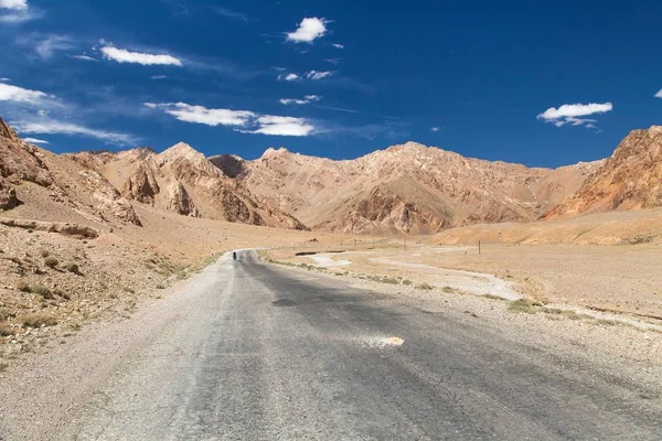 Estrada Pamir ou trakt pamirskij . — Fotografia de Stock