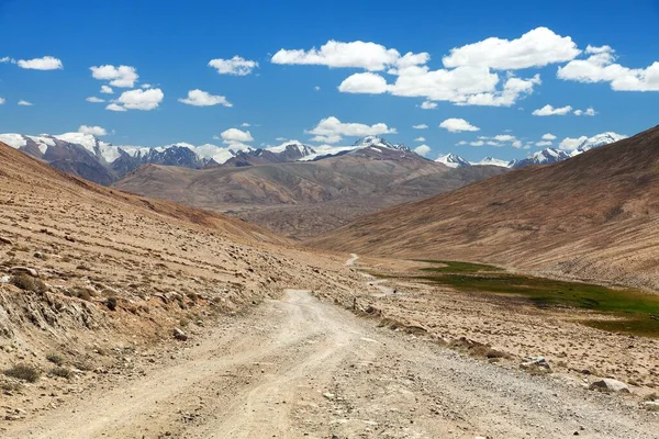 Pamir autópálya vagy Pamirskij Trakt út Tádzsikisztánban — Stock Fotó