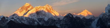 Everest Dağı Lhotse ve Makalu akşam manzarası
