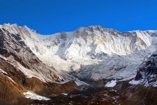 Mount Annapurna 1 från Annapurnas södra basläger — Stockfoto