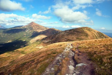 Mount Hoverla veya Goverla, Ukrayna Karpathian dağları