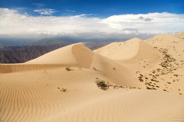 Cerro Blanco homok dűne közelében Nasca vagy Nazca város Peruban — Stock Fotó