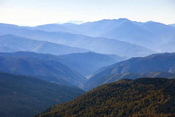 Ουκρανία Καρπάθια βουνά, μπλε ορίζοντες — Φωτογραφία Αρχείου