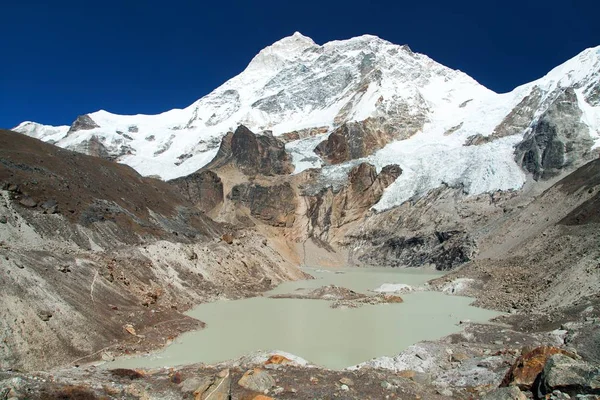 Mount Makalu och glacial Lake, Nepal Himalaya-bergen — Stockfoto