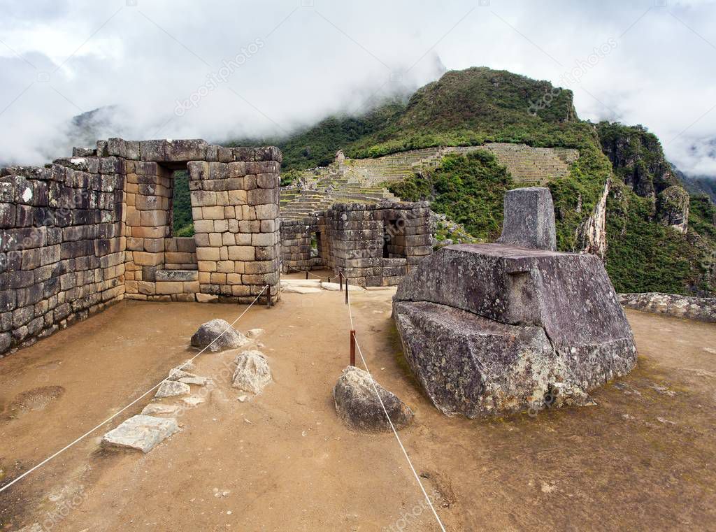Machu Picchu, piedra Intihuatana, detalle de la ciudad peruana inca