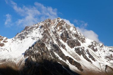 Salkantay, Peru 'daki Cuzco bölgesinde Machu Picchu yolunda ilerliyor.