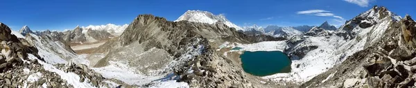 从孔马拉山口到洛特塞山和马卡卢 萨加尔马塔国家公园 徒步到珠穆朗玛峰大本营和三个通道 尼泊尔喜马拉雅山 — 图库照片