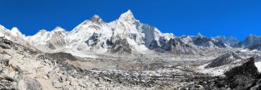 Panoramic view of himalayas mountains, Mount Everest with beautiful blue sky and Khumbu Glacier - way to Everest base camp, Khumbu valley, Sagarmatha national park, Nepalese himalayas clipart