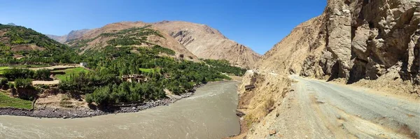 Ποταμός Panj Βουνά Pamir Και Αυτοκινητόδρομος Pamir Panj Είναι Ανώτερο — Φωτογραφία Αρχείου