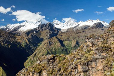 Peru 'daki Saksarayuq Dağı, And Dağları, Machu Picchu yakınlarında Choquequirao yürüyüş yolu, İnka patikası, Cuzco veya Cusco bölgesi 