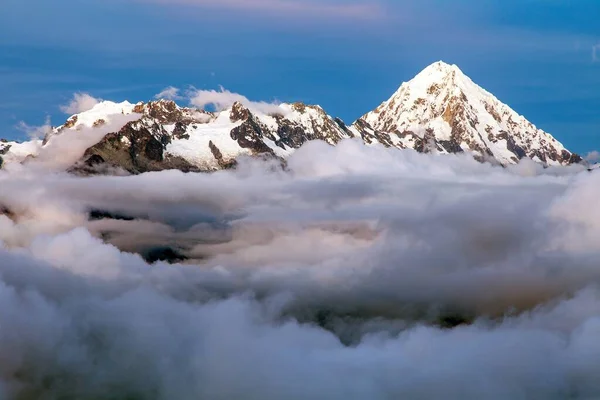 Vista Nocturna Del Monte Salkantay Medio Las Nubes Vista Desde —  Fotos de Stock