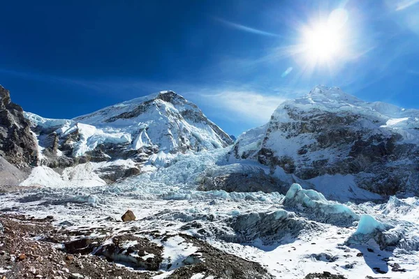 Sol Mañana Sobre Monte Everest Lhotse Nuptse Desde Campamento Base —  Fotos de Stock