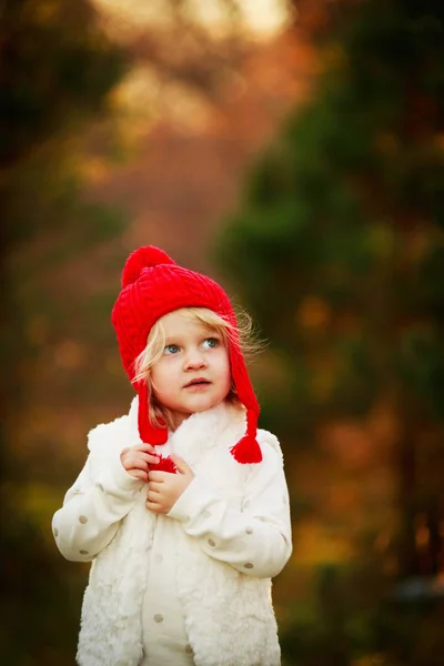 Girl in red knitted hat — Stock Photo, Image
