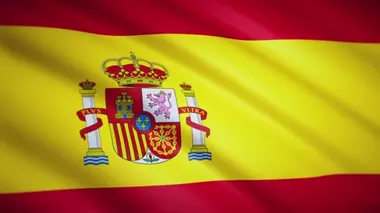 İspanyol bayrağı yakın plan. Rüzgarda çırpınıyor. Kumaşın dokusu. Çerçevenin kenarlarında ağ var. Döngülü video görüntüleri. 4 bin. HD