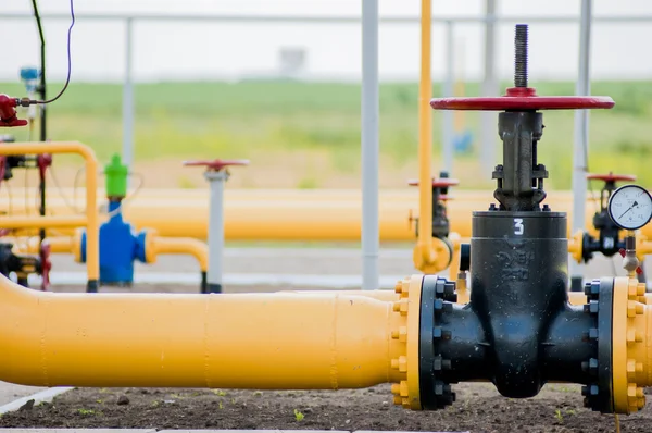 Doğal gaz arıtma tesisi çelik boru ile musluk
