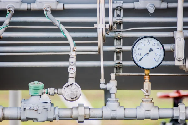 Pressure meter on natural gas pipeline — Stock Photo, Image