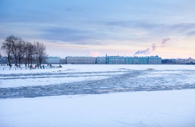 Rusya, St. Petersburg kış, Neva ve Neva Nehri Buz Sarayı setin güzel görünüm