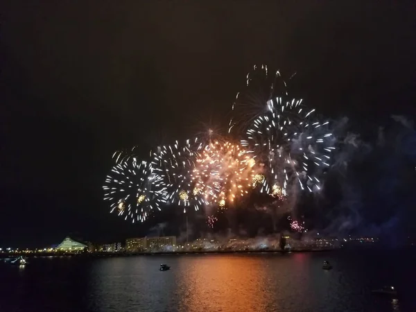Festive colourful fireworks, against dark night sky — Stock Photo, Image