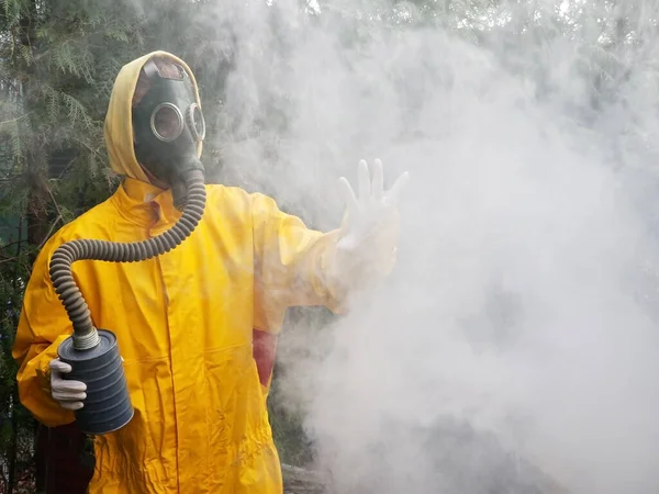 Portrait Human Gas Mask Protective Yellow Suit Smoke — Stock Photo, Image