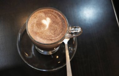 Kalp şekli kabarcıklar hareketi ile kapatın. Sevgililer günü ve aşk kavramı