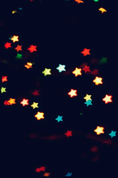 Karácsony, új év háttér gyönyörű csillag bokeh füzér színes fények — Stock Fotó
