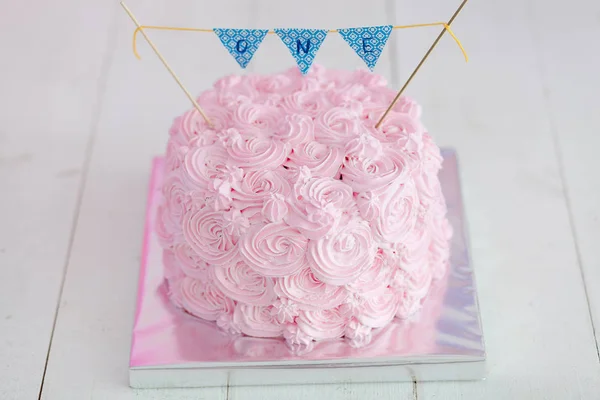 First birthday smash the cake. A pink cake stands on a white wooden background. First birthday. — Stock Photo, Image