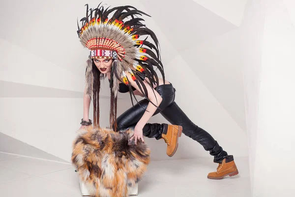 Indian Woman With Traditional Make Up And Headdress Looking At The Camera Redskin Indian Woman On White Background With A Roach On Her Head Stock Images Page Everypixel