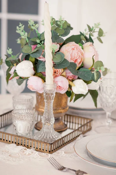 Foto estilizada retro del ajuste de mesa de boda en estilo rústico — Foto de Stock