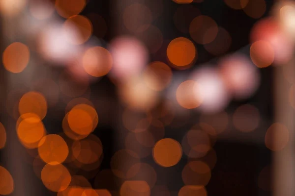 A karácsonyi fények bokeh háttér absztrakt. Sárga és narancssárga világos tónusú kép — Stock Fotó