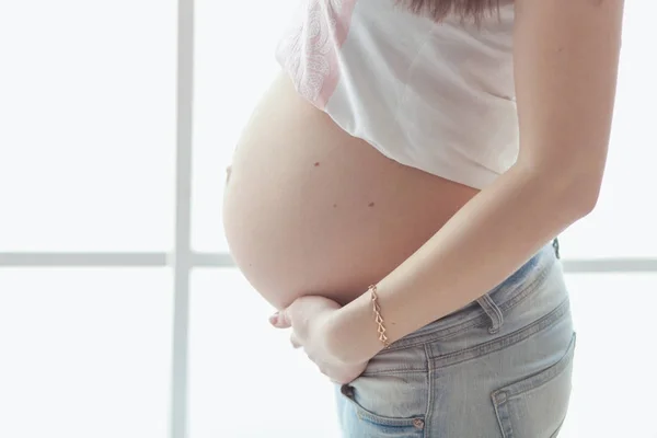 Close up of a cute pregnant belly. Pregnant female motherhood concept. — Stock Photo, Image