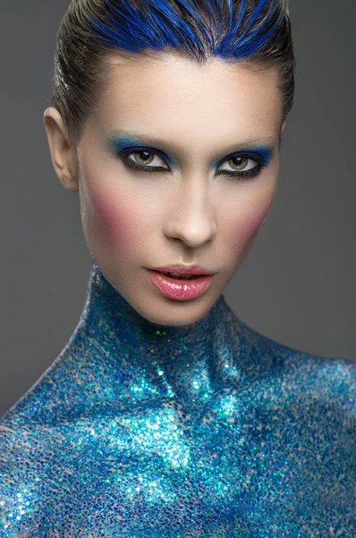 Frau mit artistischem Mode-Make-up — Stockfoto